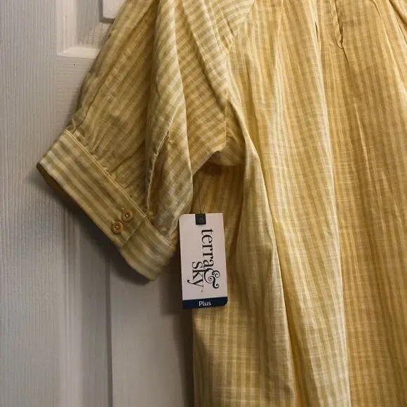 Short Sleeve Ruffle Woven Blouse - Picture 10 of 11